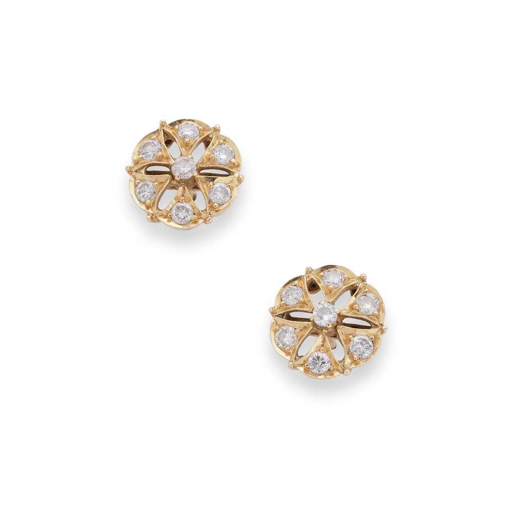Lot 42 - A pair of diamond cluster earrings