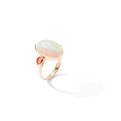 Lot 161 - An opal and coloured sapphire ring