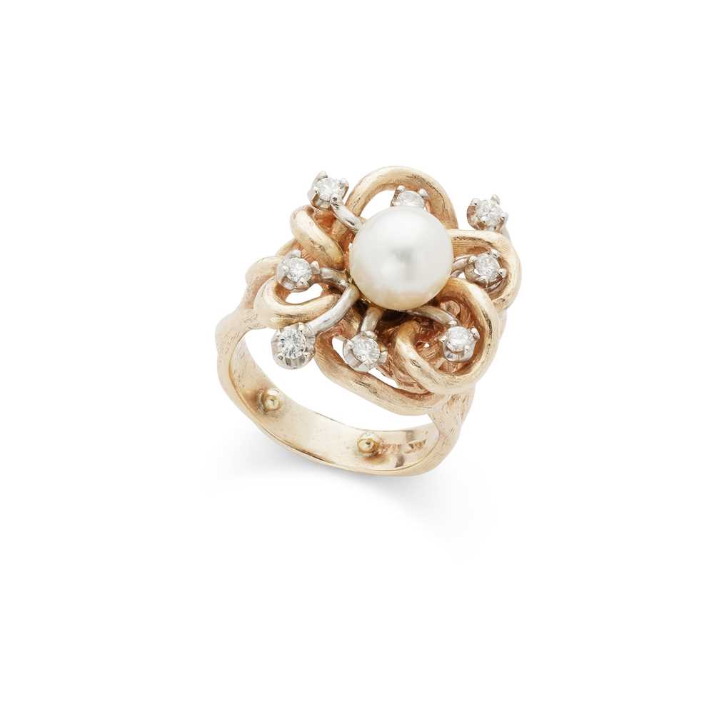 Lot 20 - A cultured pearl and diamond cluster ring