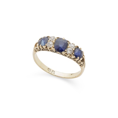 Lot 64 - A sapphire and diamond ring