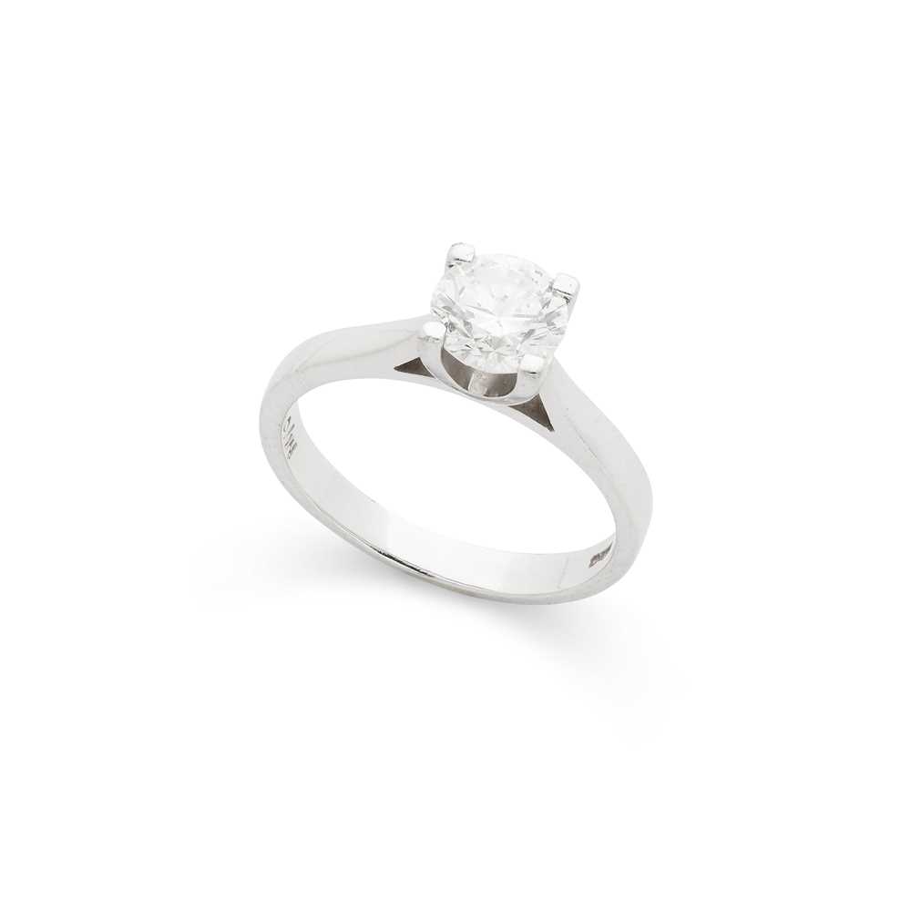 Lot 38 - A diamond single-stone ring
