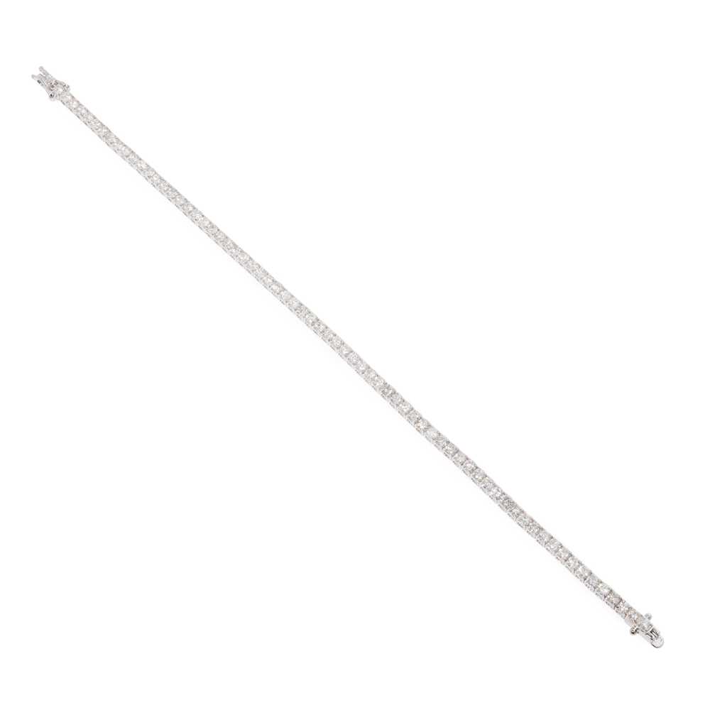Lot 48 - A diamond line bracelet