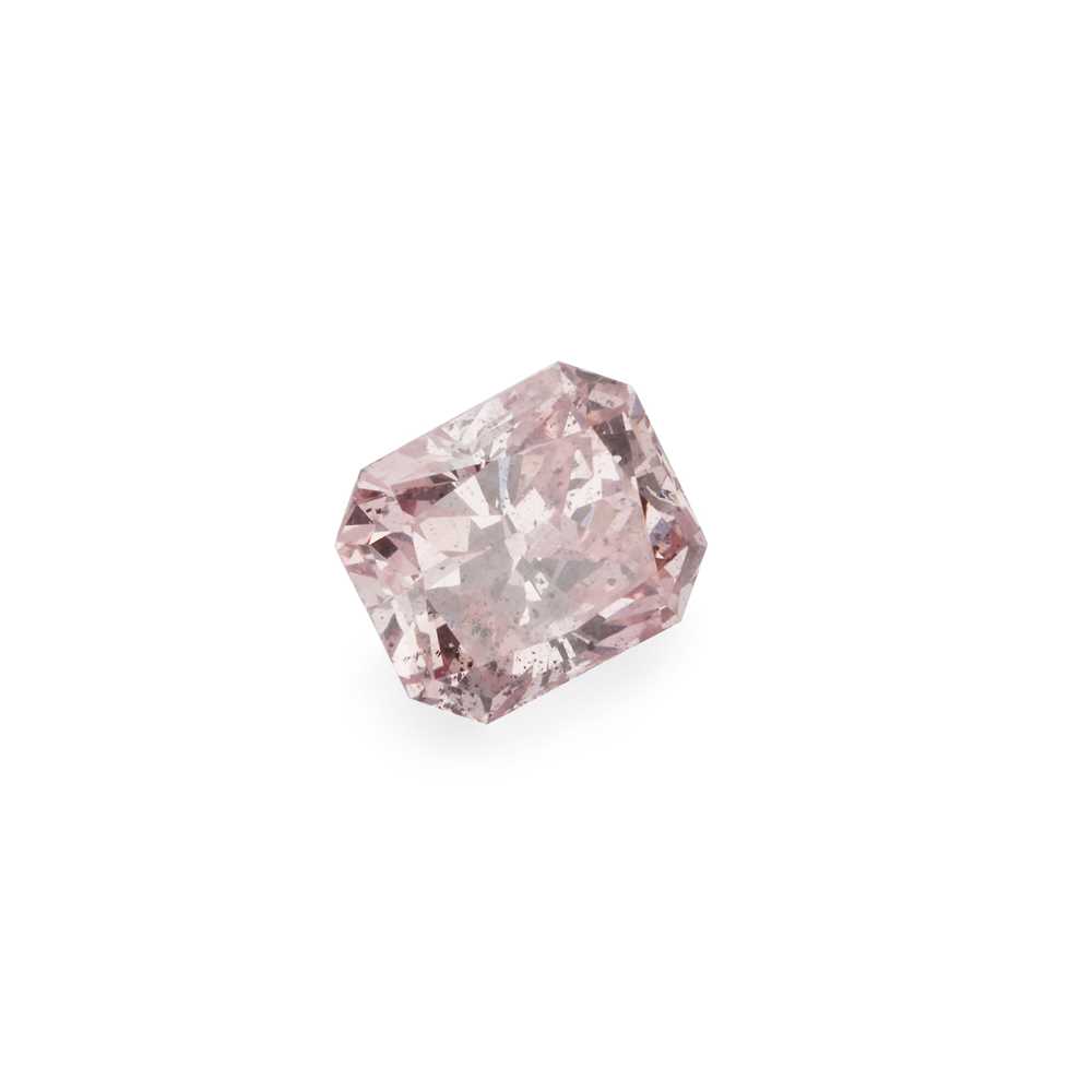 Lot 88 - An unmounted coloured diamond