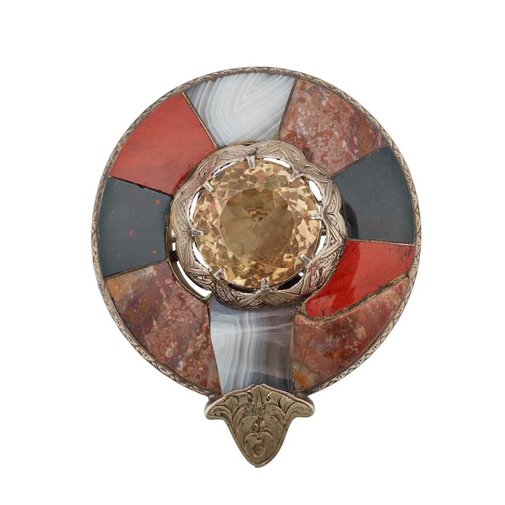 Lot 92 - A VICTORIAN CITRINE AND HARDSTONE BROOCH
