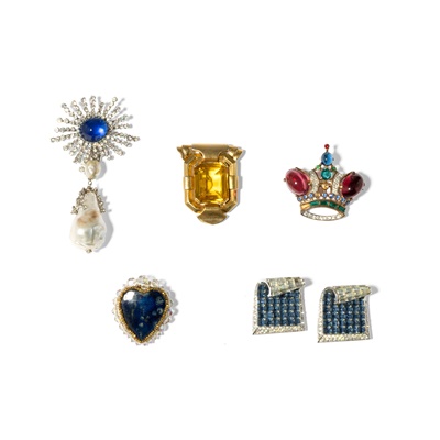 Lot 98 - A collection of costume jewellery