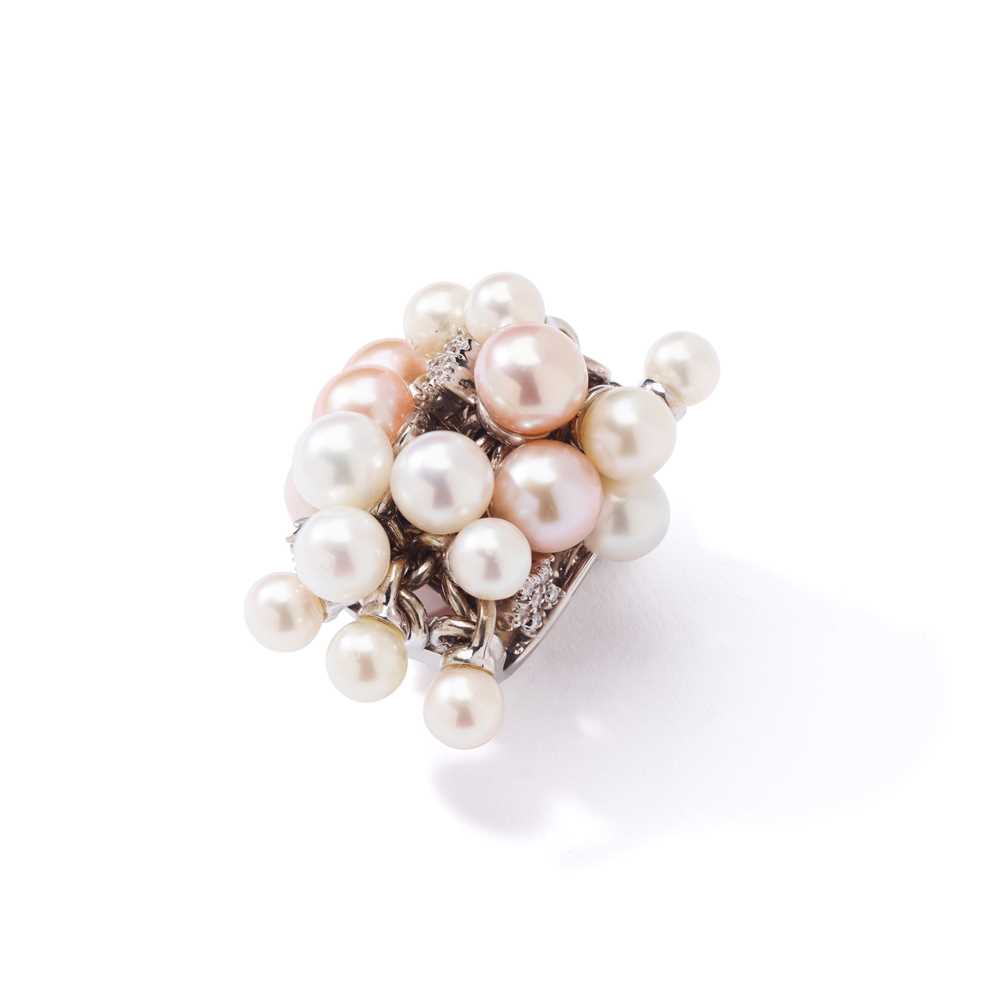 Lot 119 - A cultured pearl and diamond dress ring
