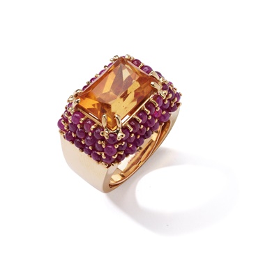 Lot 127 - A citrine and ruby dress ring
