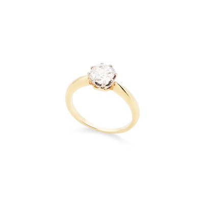 Lot 24 - A diamond single-stone ring