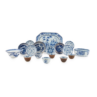 Lot 131 - [A PRIVATE SCOTTISH COLLECTION, GLASGOW] GROUP OF SEVENTEEN EXPORT BLUE AND WHITE WARES