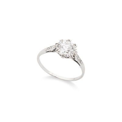 Lot 61 - A diamond single-stone ring