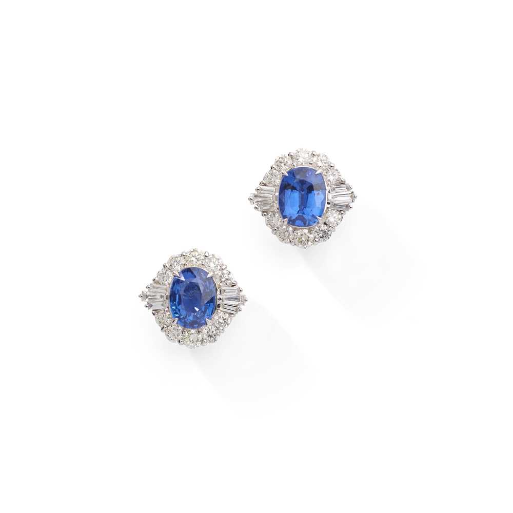 Lot 33 - A pair of sapphire and diamond cluster earrings