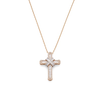 Lot 94 - A diamond cross pendant