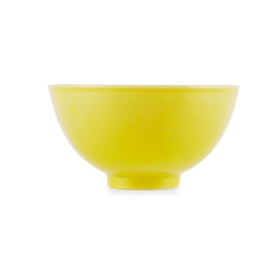 Lot 100 - SMALL YELLOW-GLAZED CUP