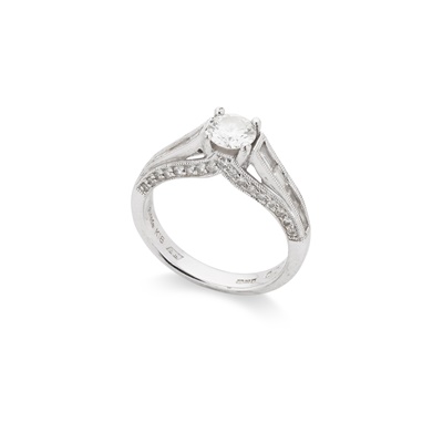 Lot 28 - A diamond ring