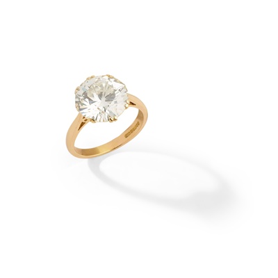 Lot 7 - A diamond single-stone ring