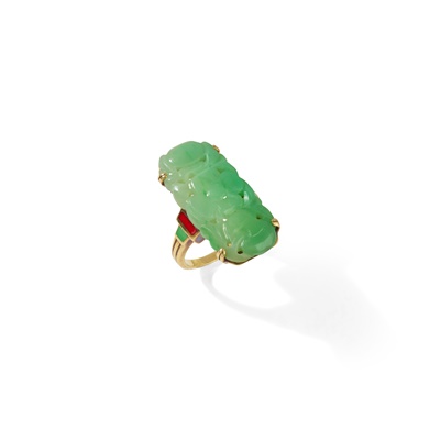Lot 83 - An early 20th century jadeite jade and enamel ring