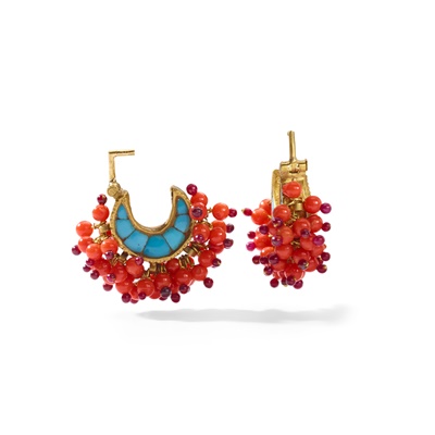 Lot 61 - A pair of Indian gem-set earrings