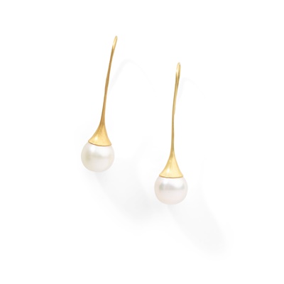 Lot 4 - A pair of cultured pearl earrings