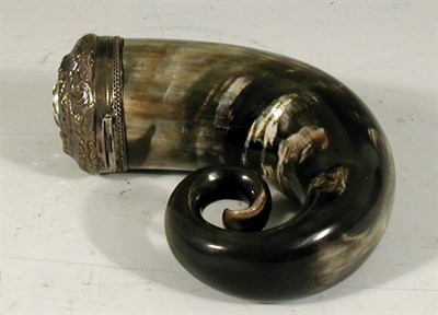 Lot 237 - A large 19th century horn snuff mull
